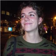 Siempre he sido una persona curiosa y autodidacta, necesito ganar un dinerillo mientras estoy estudiando un grado...asi que compartiendo mis conocimientos puede ser una buena forma